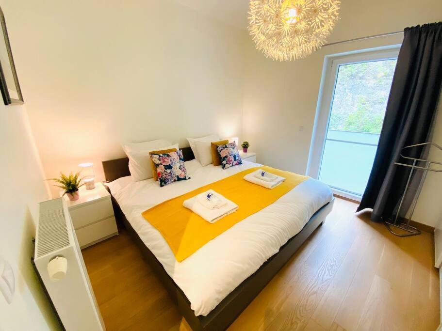 3 Bedrooms In Center With Terraces & Parking-rol1 Appartement *
